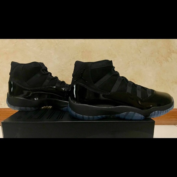 Jordan cap and gown 🎓 11"s high top - Picture 7 of 8